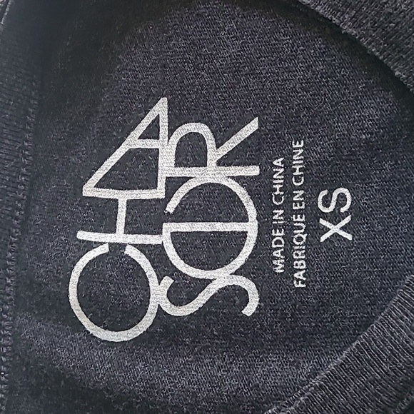 Che Sor XS Cute Skull T-Shirt - Picture 3 of 4